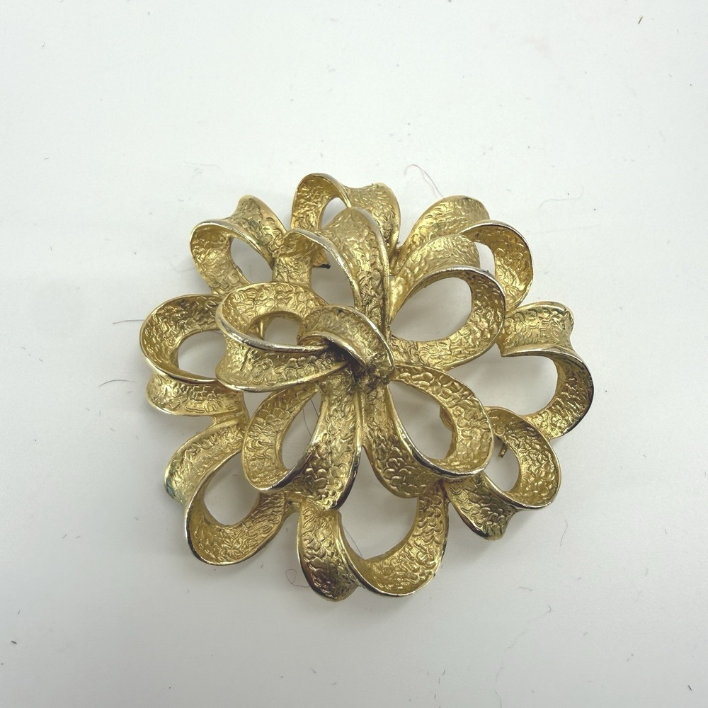 Beautiful Weeping Gold Tone Texture Rosette Bow Style Brooch 2" D